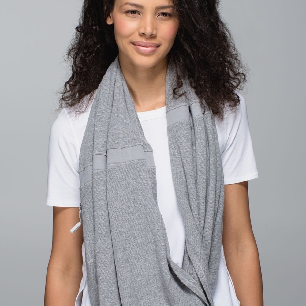 Lululemon RARE Sun Salutation Circle Scarf - Picture 2 of 6